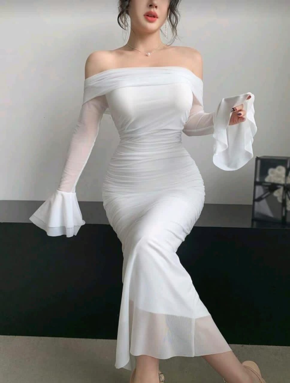 فستان نسائي أبيض